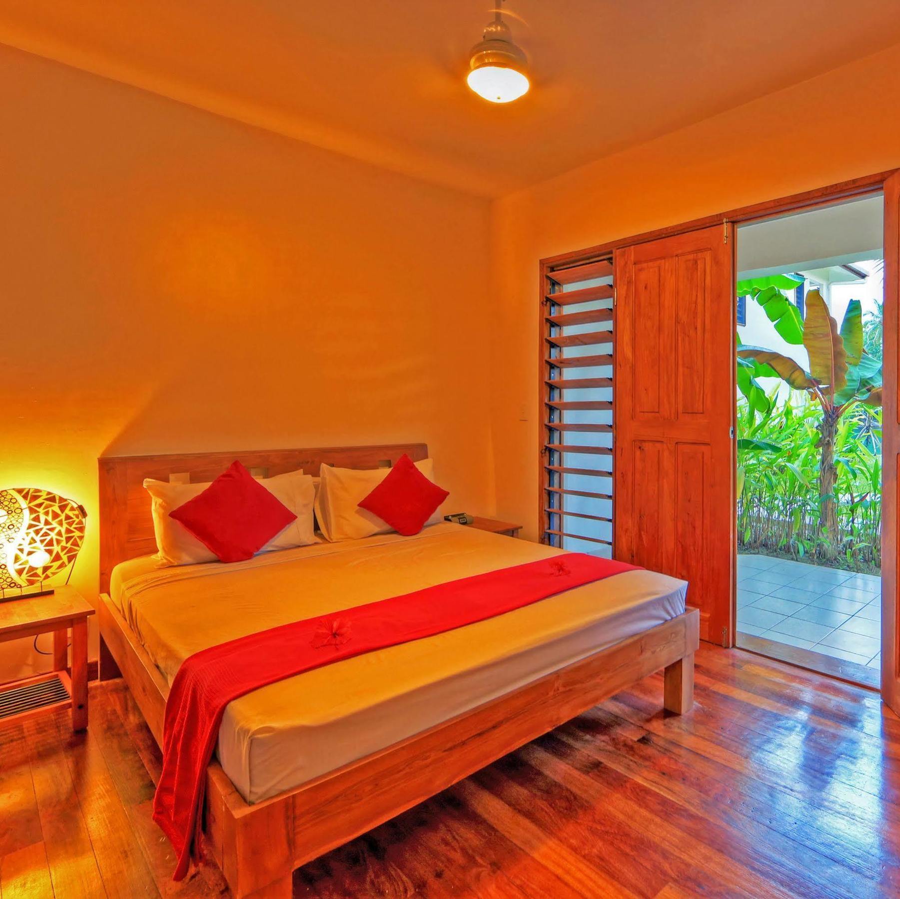 Tropicana Lagoon Apartments Port Vila Bagian luar foto