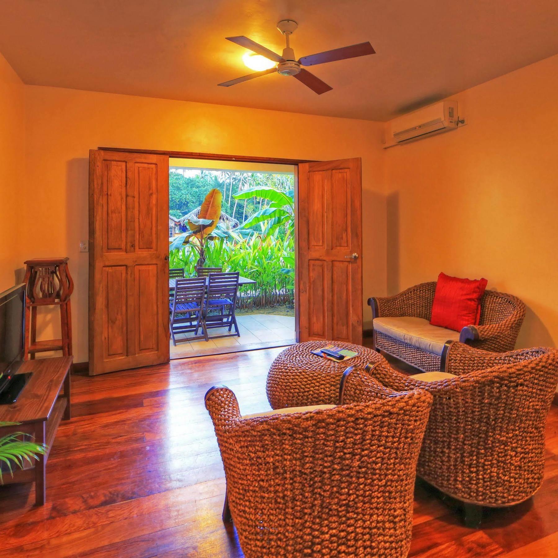 Tropicana Lagoon Apartments Port Vila Bagian luar foto